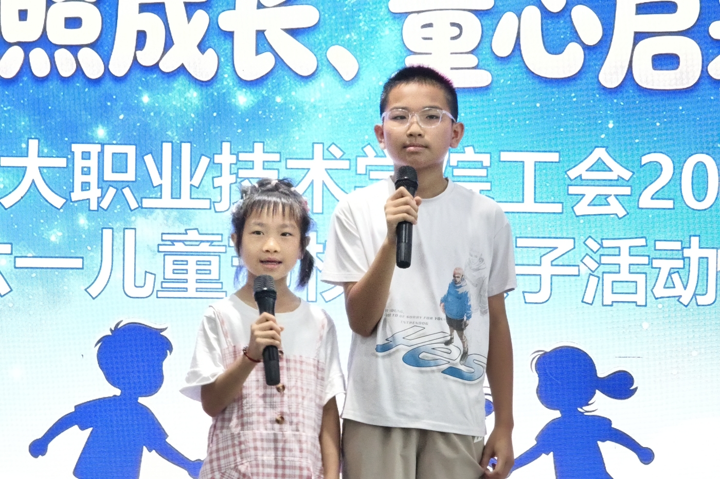 教职工携子女同台演出5_副本.jpg