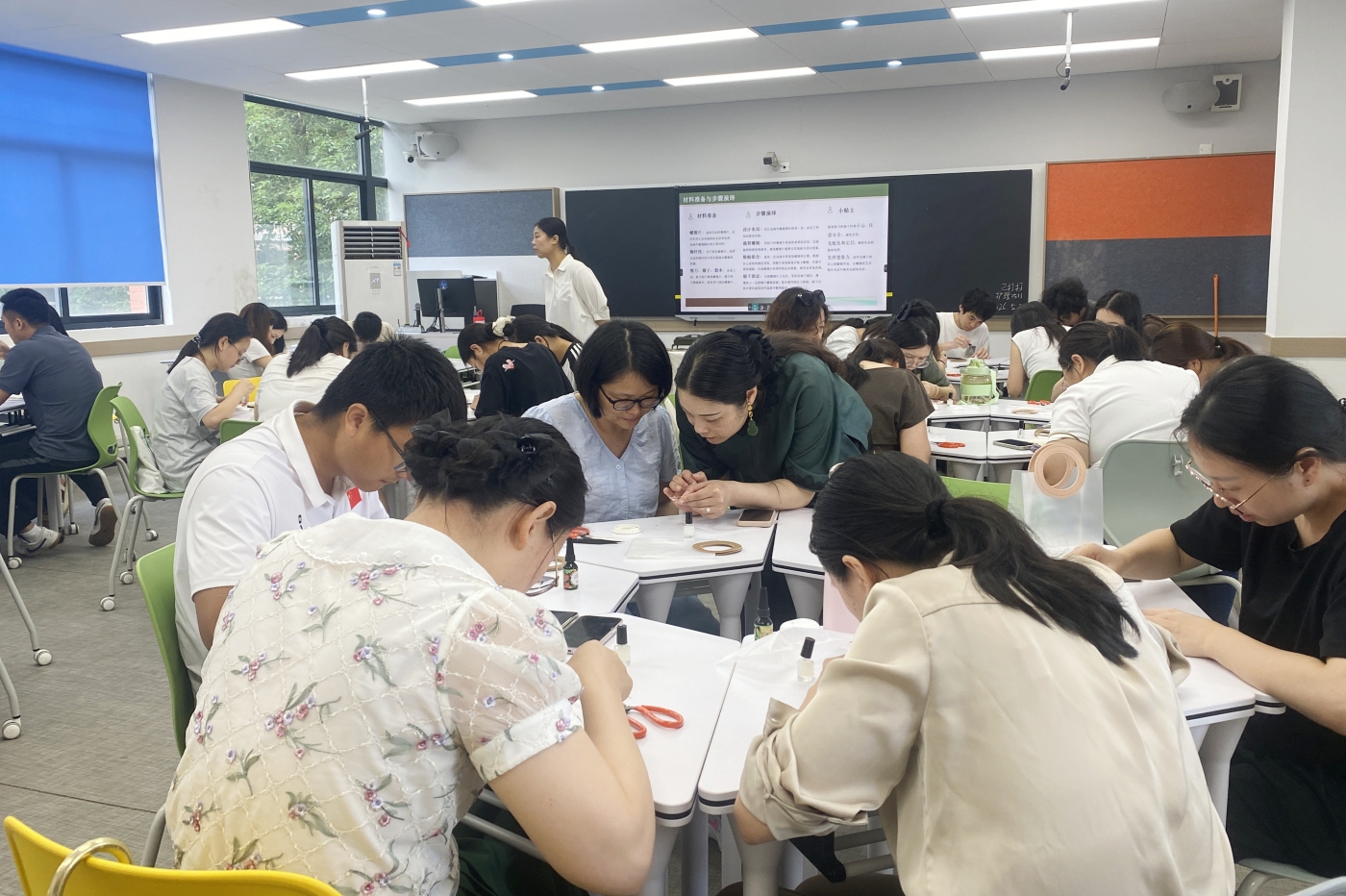 教职工体验拼图2_副本.jpg